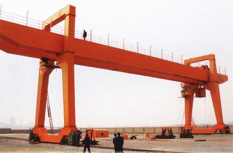 Grues à portique avec une capacité de levage de 50 tonnes