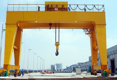 Grue à portique à double poutre en forme de A