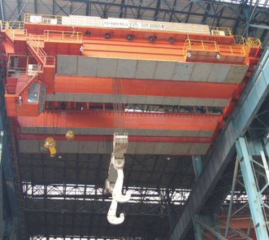 Grand pont roulant de double poutre de capacité pour le niveau de bâti de fer de fonderie