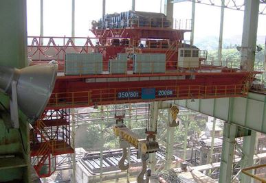 Grue de coulée de quatre poutres