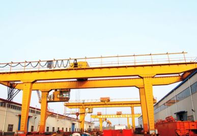 Grue à portique à double poutre en forme de U